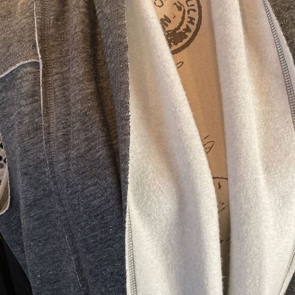 Supply and Demand grey vest with super soft inside, size medium - Picture 2 of 6